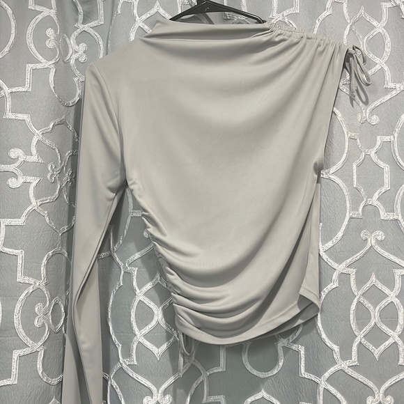 Zara silver one shoulder long sleeve - Picture 1 of 3
